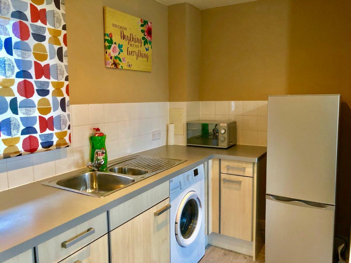 2 Bedrooms Modern Apartment, Lounge, Full Kitchen, Balcony, 5 Minutes Stratford Station لندن المظهر الخارجي الصورة