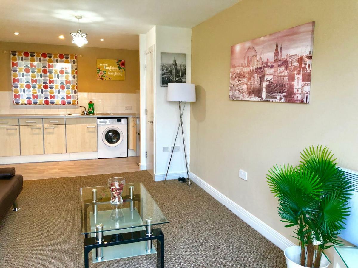 2 Bedrooms Modern Apartment, Lounge, Full Kitchen, Balcony, 5 Minutes Stratford Station لندن المظهر الخارجي الصورة