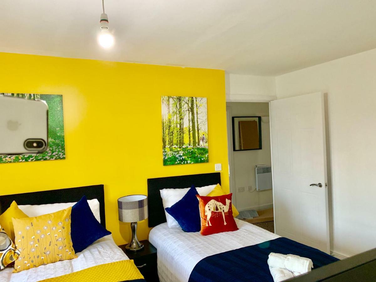 2 Bedrooms Modern Apartment, Lounge, Full Kitchen, Balcony, 5 Minutes Stratford Station لندن المظهر الخارجي الصورة