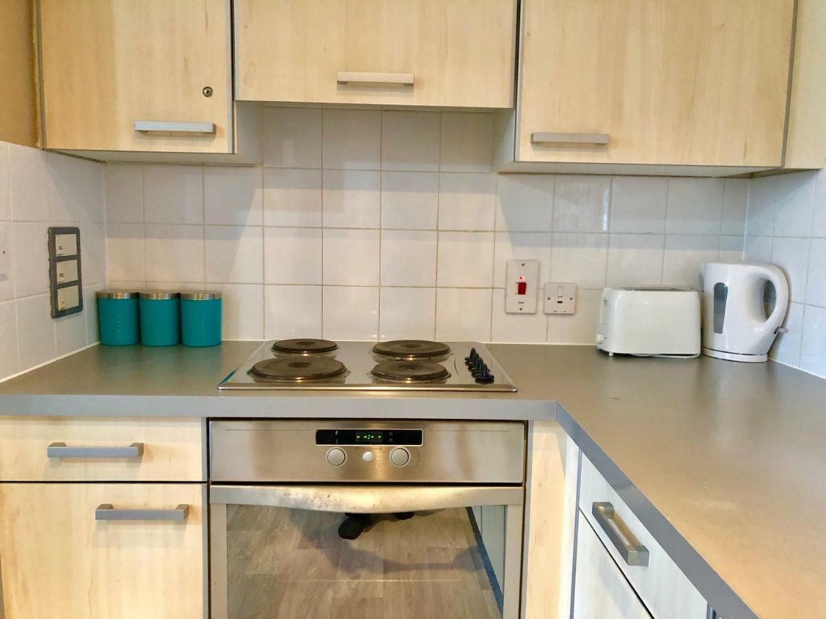 2 Bedrooms Modern Apartment, Lounge, Full Kitchen, Balcony, 5 Minutes Stratford Station لندن المظهر الخارجي الصورة