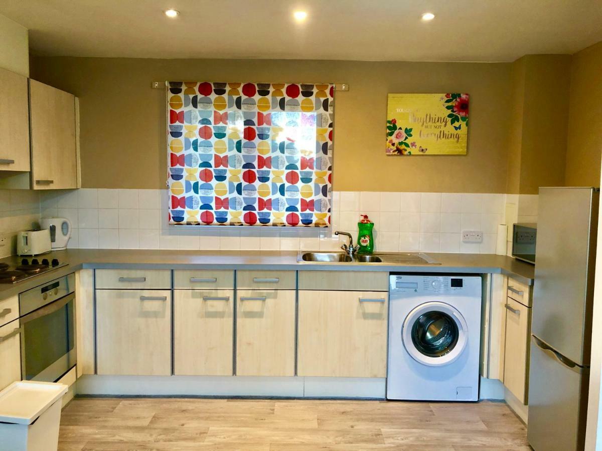2 Bedrooms Modern Apartment, Lounge, Full Kitchen, Balcony, 5 Minutes Stratford Station لندن المظهر الخارجي الصورة