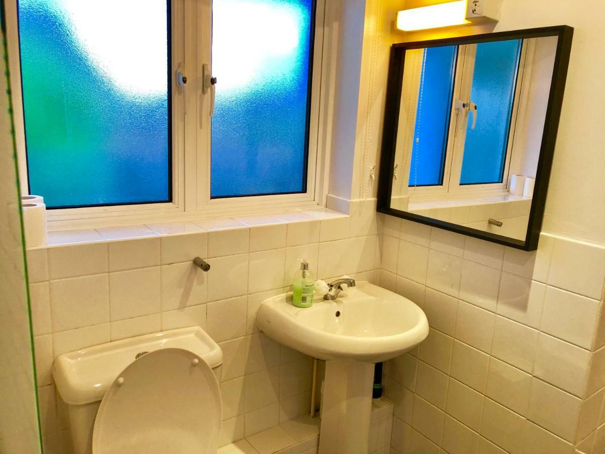 2 Bedrooms Modern Apartment, Lounge, Full Kitchen, Balcony, 5 Minutes Stratford Station لندن المظهر الخارجي الصورة