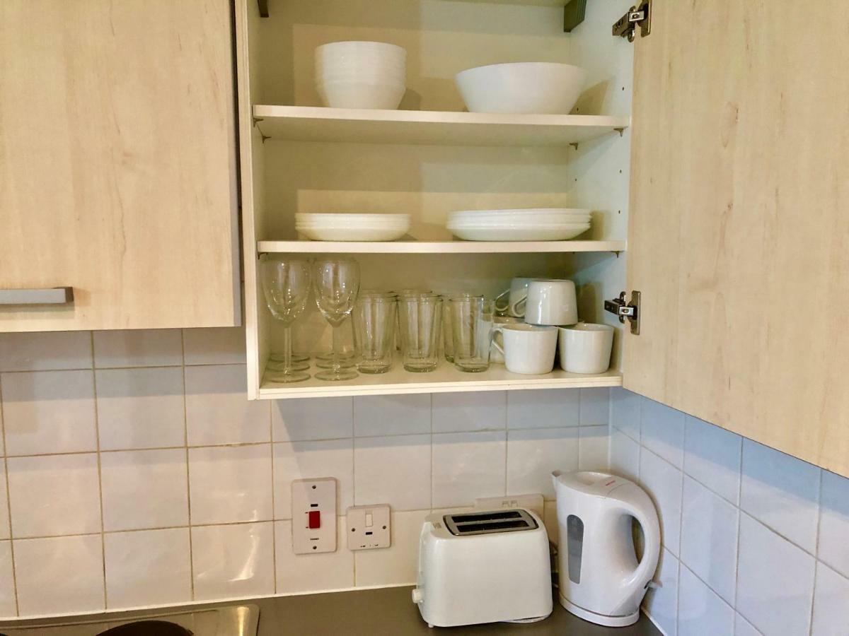 2 Bedrooms Modern Apartment, Lounge, Full Kitchen, Balcony, 5 Minutes Stratford Station لندن المظهر الخارجي الصورة