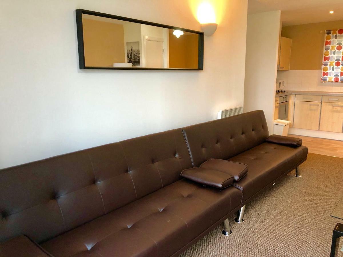 2 Bedrooms Modern Apartment, Lounge, Full Kitchen, Balcony, 5 Minutes Stratford Station لندن المظهر الخارجي الصورة