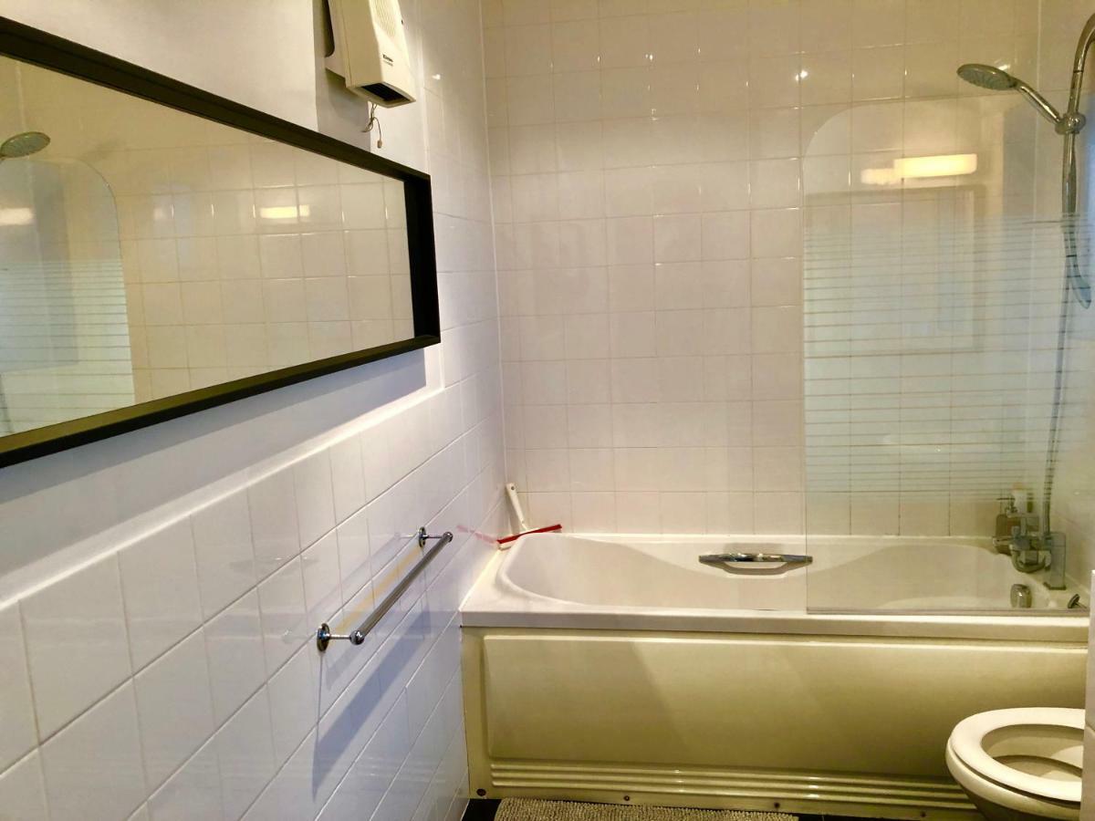 2 Bedrooms Modern Apartment, Lounge, Full Kitchen, Balcony, 5 Minutes Stratford Station لندن المظهر الخارجي الصورة