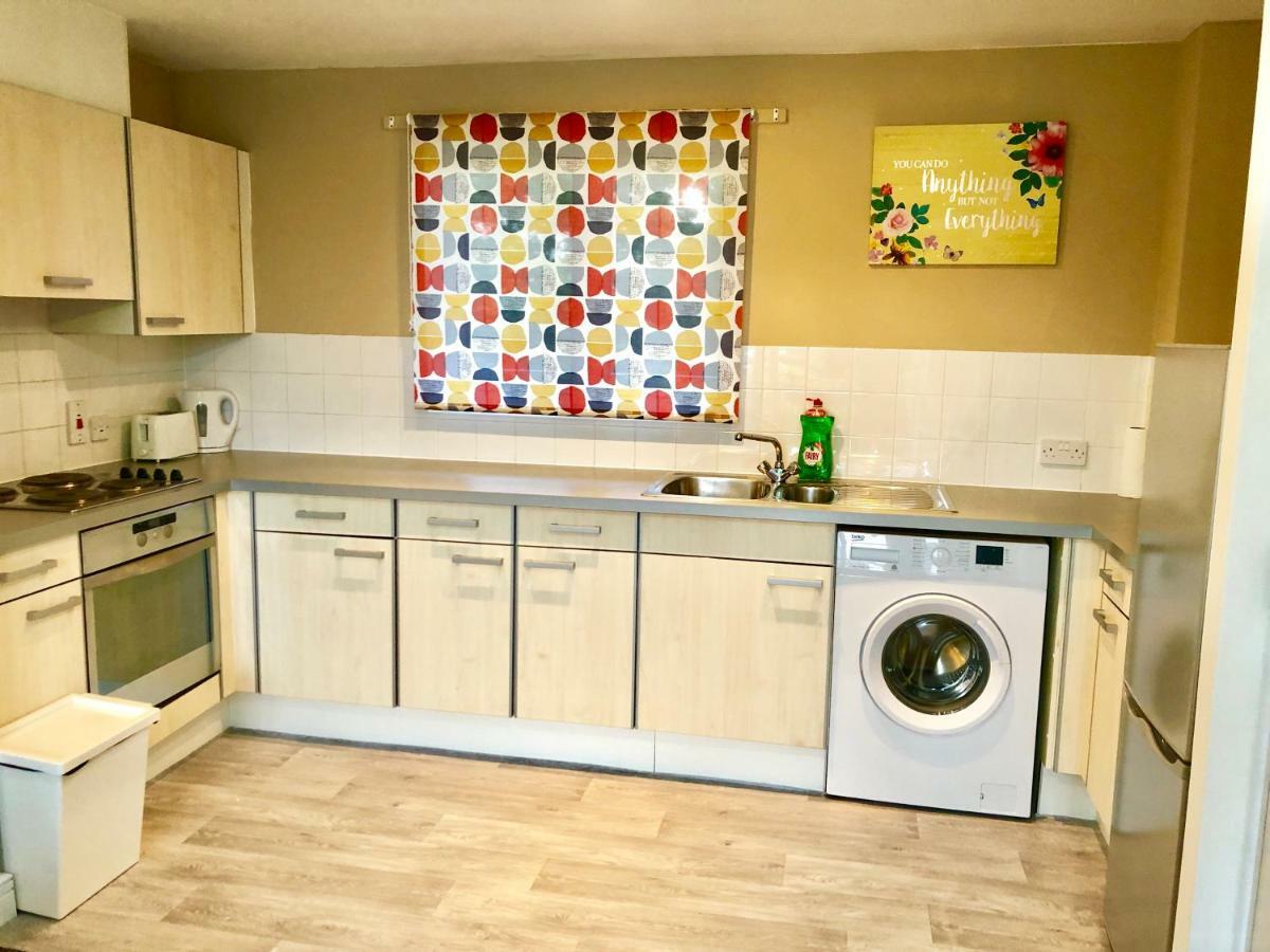 2 Bedrooms Modern Apartment, Lounge, Full Kitchen, Balcony, 5 Minutes Stratford Station لندن المظهر الخارجي الصورة