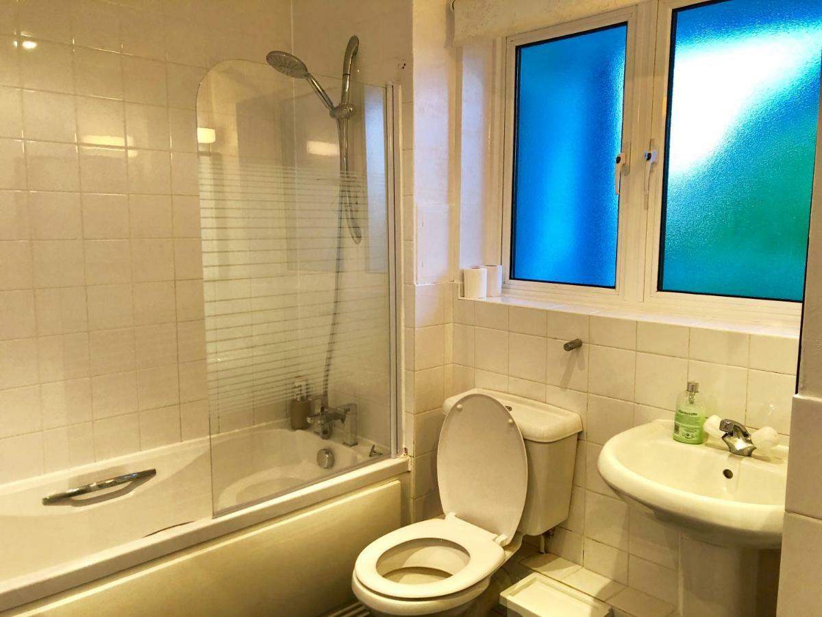 2 Bedrooms Modern Apartment, Lounge, Full Kitchen, Balcony, 5 Minutes Stratford Station لندن المظهر الخارجي الصورة
