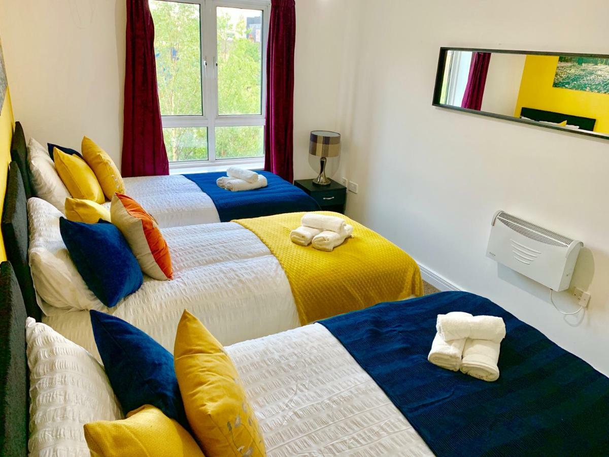 2 Bedrooms Modern Apartment, Lounge, Full Kitchen, Balcony, 5 Minutes Stratford Station لندن المظهر الخارجي الصورة