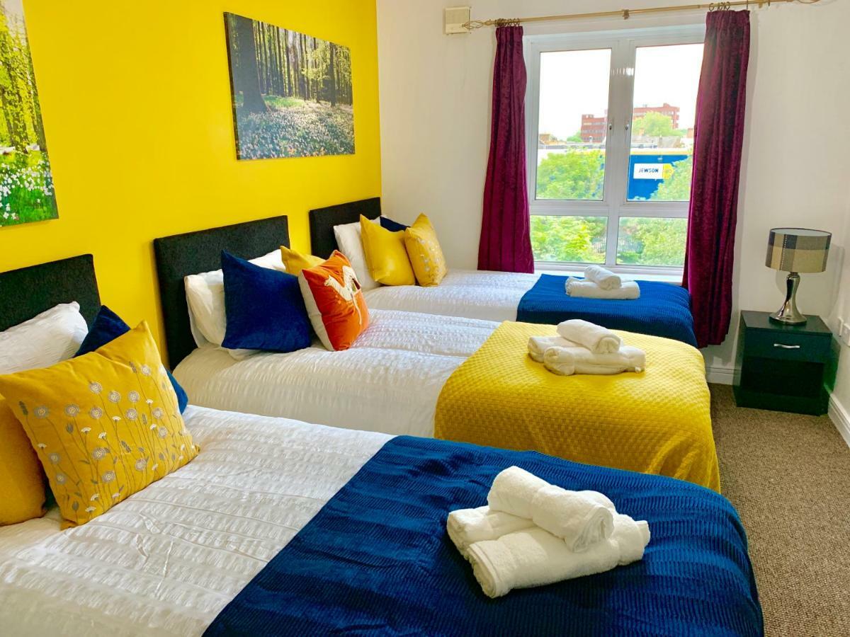 2 Bedrooms Modern Apartment, Lounge, Full Kitchen, Balcony, 5 Minutes Stratford Station لندن المظهر الخارجي الصورة