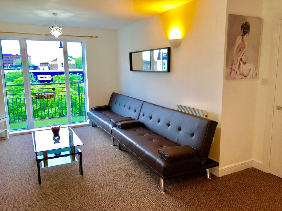 2 Bedrooms Modern Apartment, Lounge, Full Kitchen, Balcony, 5 Minutes Stratford Station لندن المظهر الخارجي الصورة