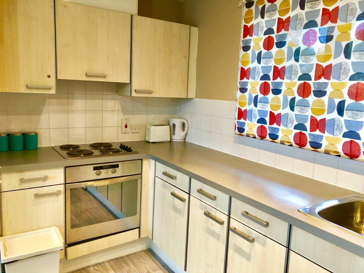 2 Bedrooms Modern Apartment, Lounge, Full Kitchen, Balcony, 5 Minutes Stratford Station لندن المظهر الخارجي الصورة