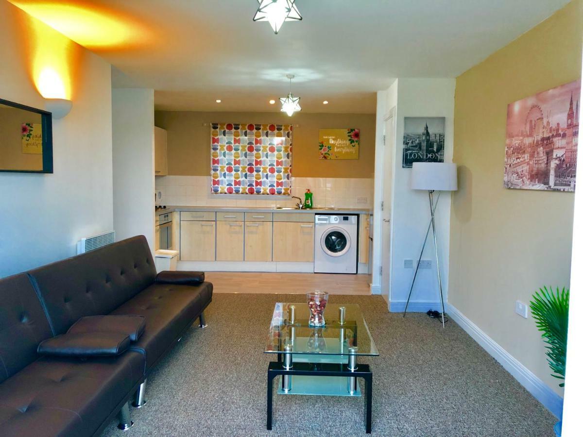 2 Bedrooms Modern Apartment, Lounge, Full Kitchen, Balcony, 5 Minutes Stratford Station لندن المظهر الخارجي الصورة