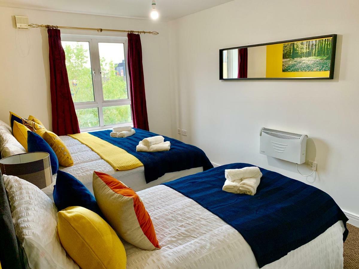 2 Bedrooms Modern Apartment, Lounge, Full Kitchen, Balcony, 5 Minutes Stratford Station لندن المظهر الخارجي الصورة